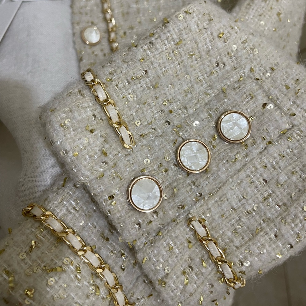 Chanel - Endless Rose Cream Tweed Jacket with Gold Chain Trim (read description) - Picture 4 of 6